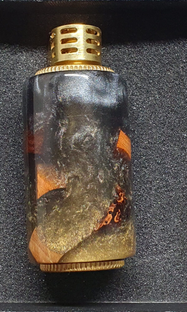 Handgedrechseltes Feuerzeug aus einer Kombination zwischen Epoxidharz und Kischholz - Ihr persönliches Unikat – Bild 3